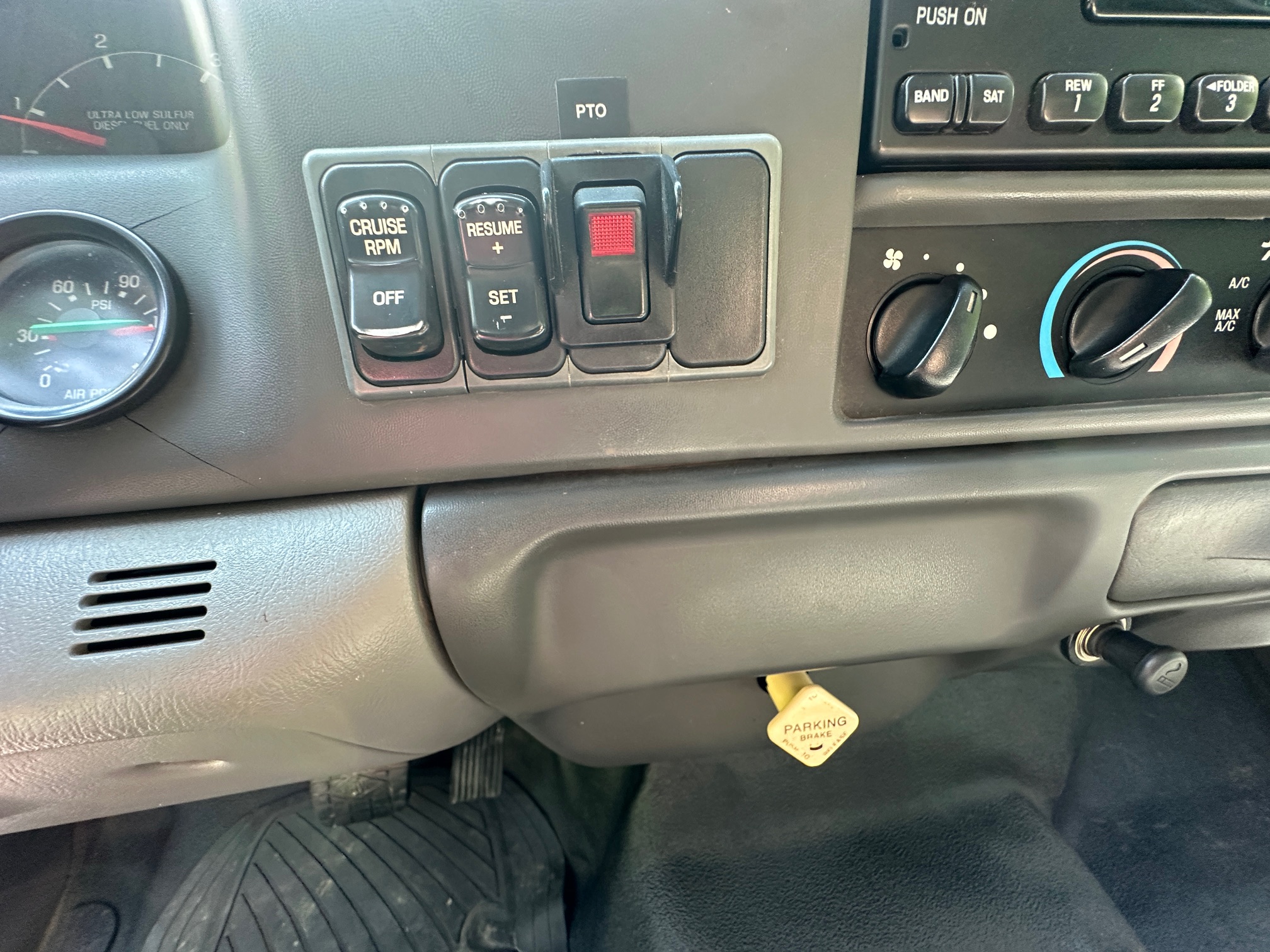 2009 FORD F750 Rollback - Image 25