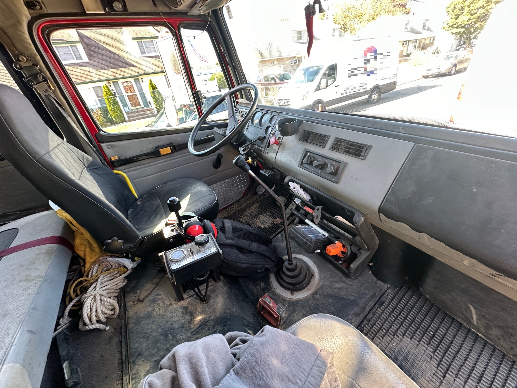 2000 FREIGHTLINER FL70 - Image 9