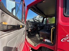 2000 FREIGHTLINER FL70 - Image 14