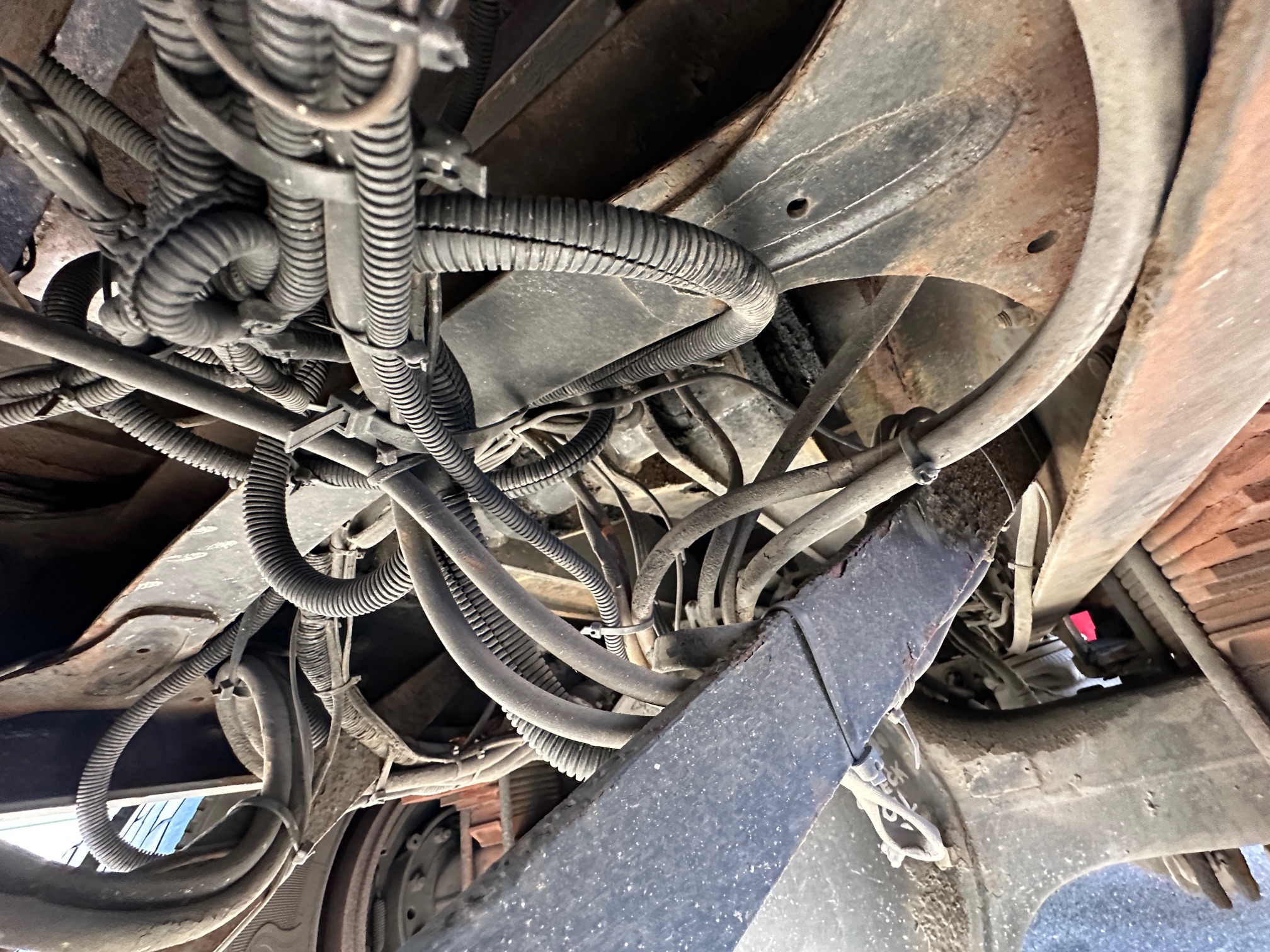 2000 FREIGHTLINER FL70 - Image 25