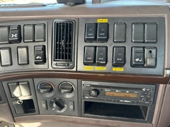 2015 VOLVO VAH - Image 29