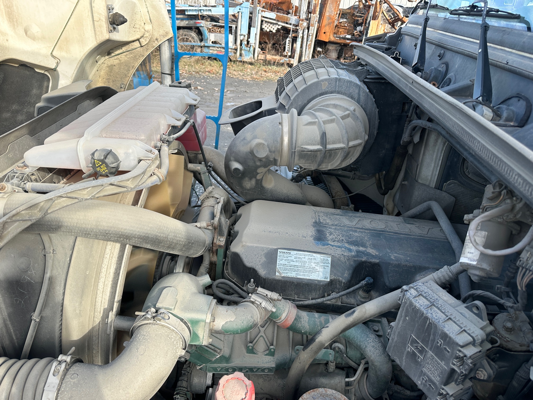 2015 VOLVO VAH - Image 34