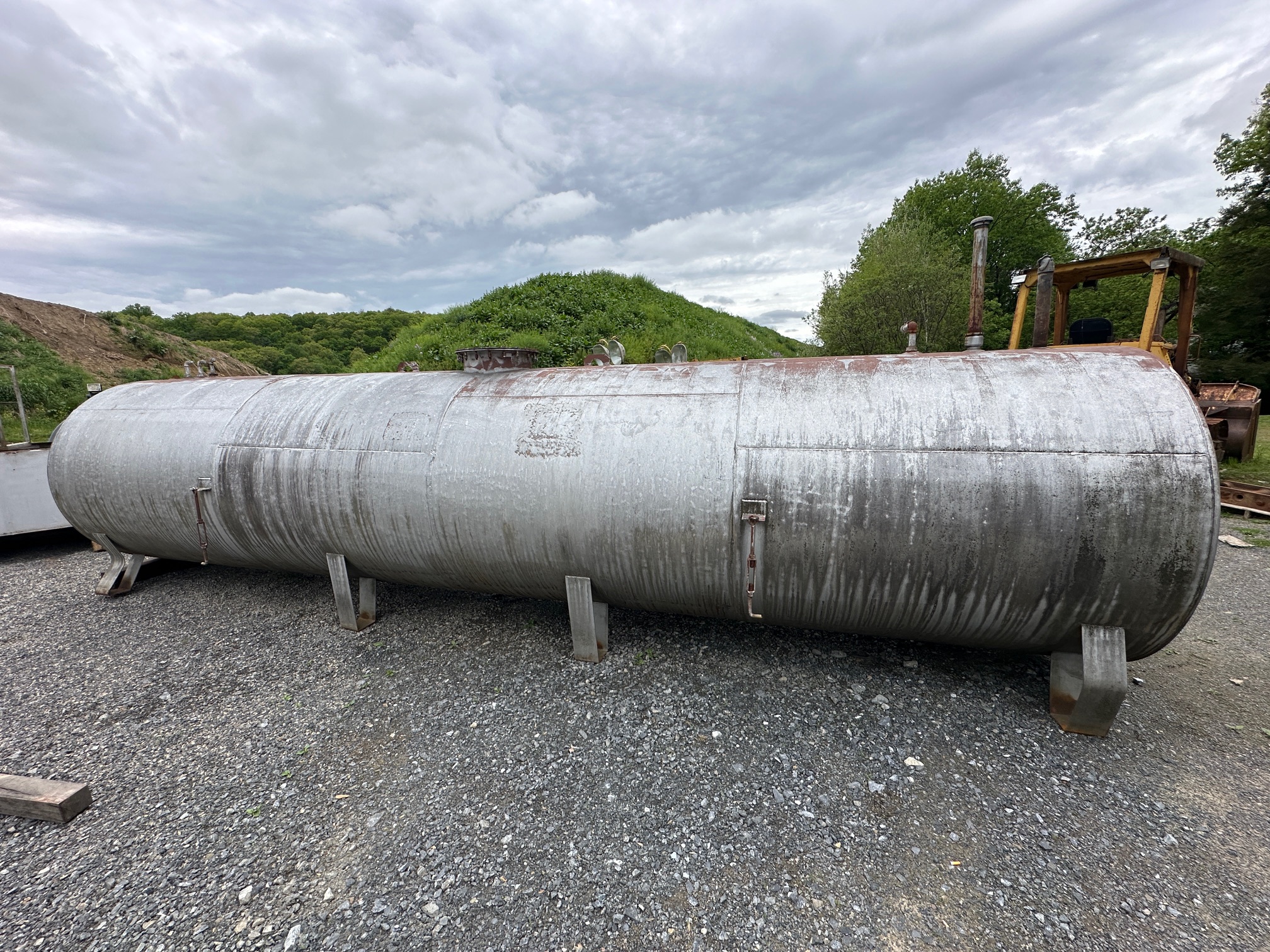 1999 CUSTOM BUILT 4,000ga Diesel TANK - Image 2