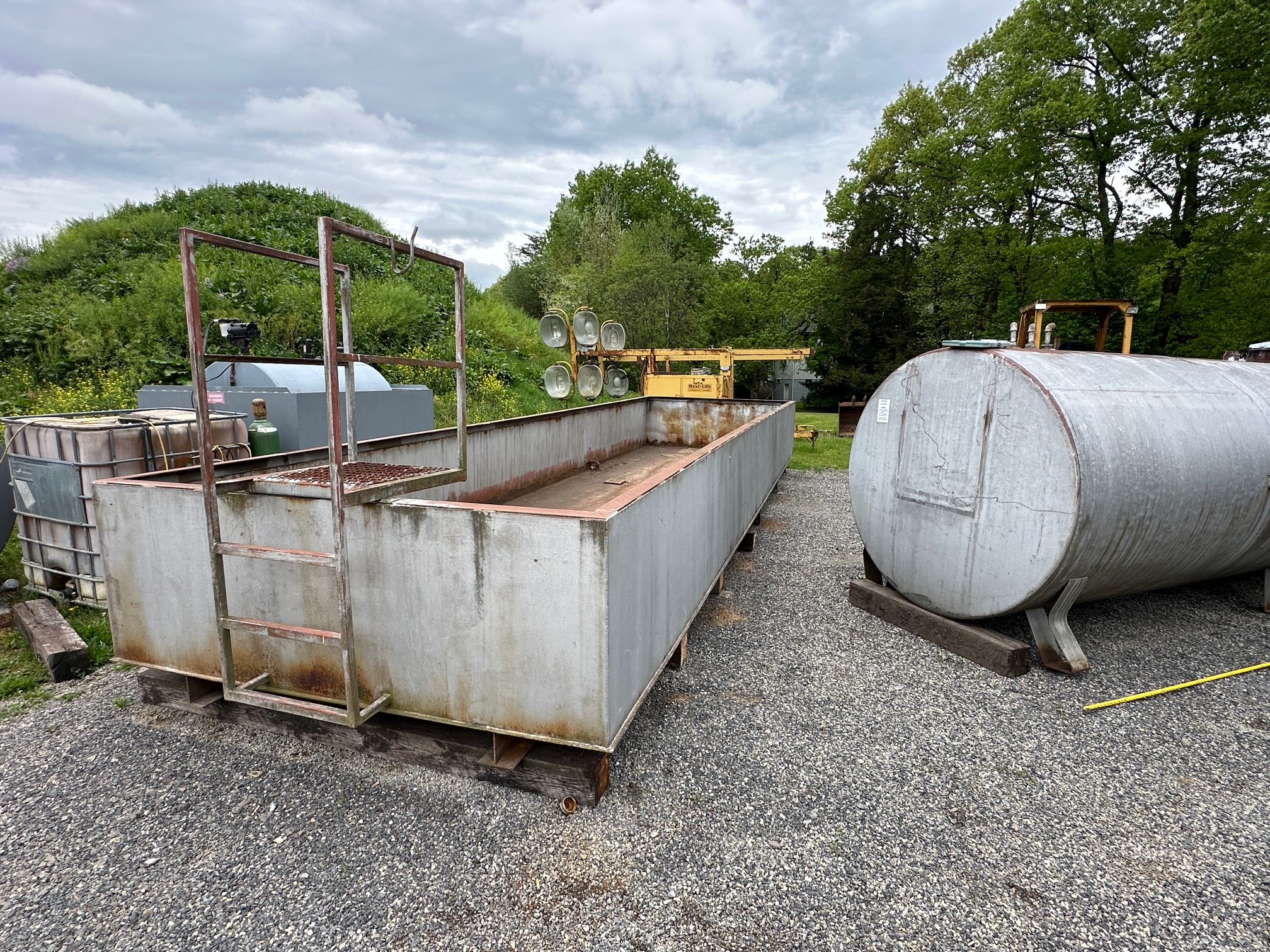 1999 CUSTOM BUILT 4,000ga Diesel TANK - view 9 of 19