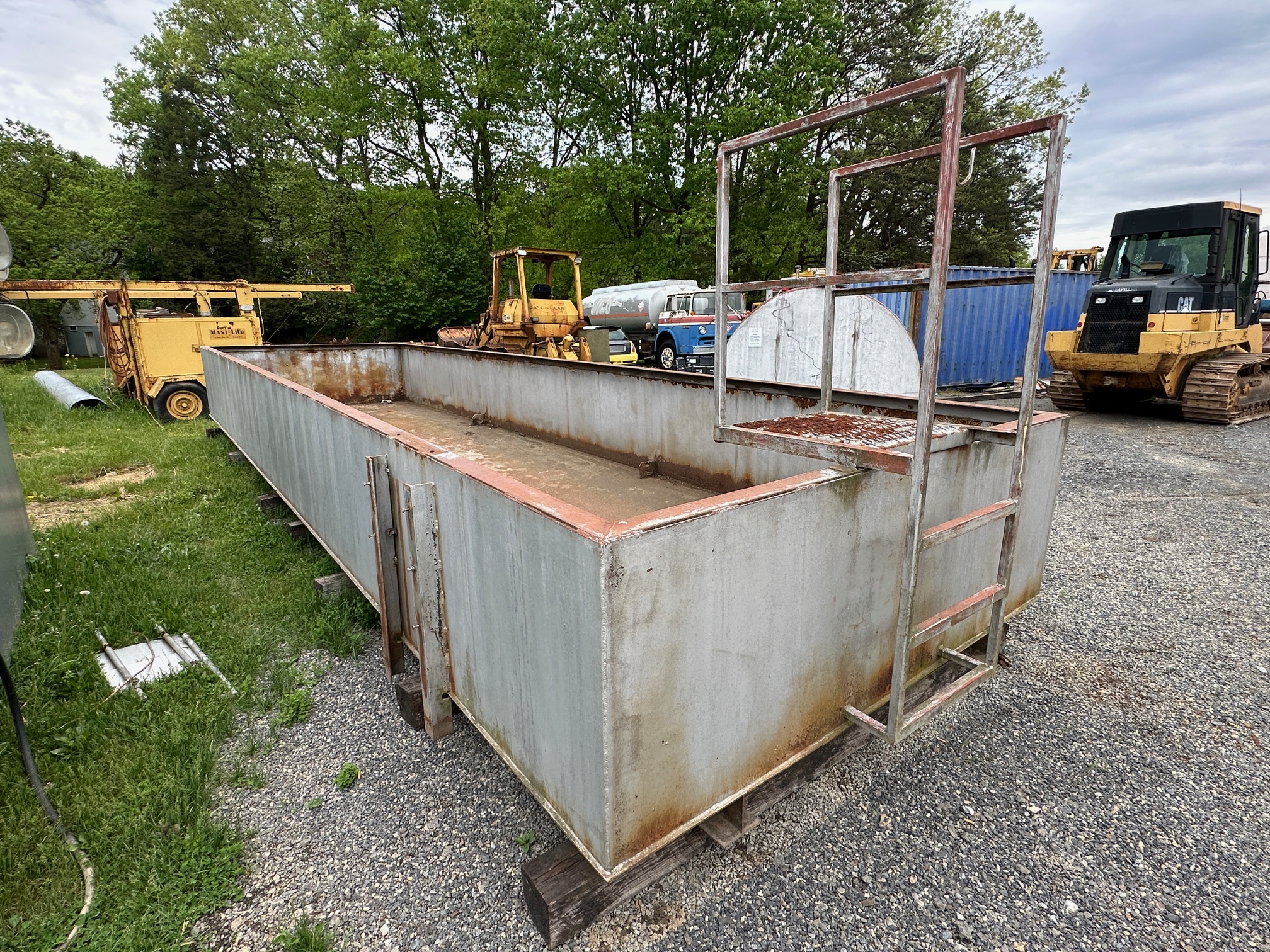 1999 CUSTOM BUILT 4,000ga Diesel TANK - view 11 of 19