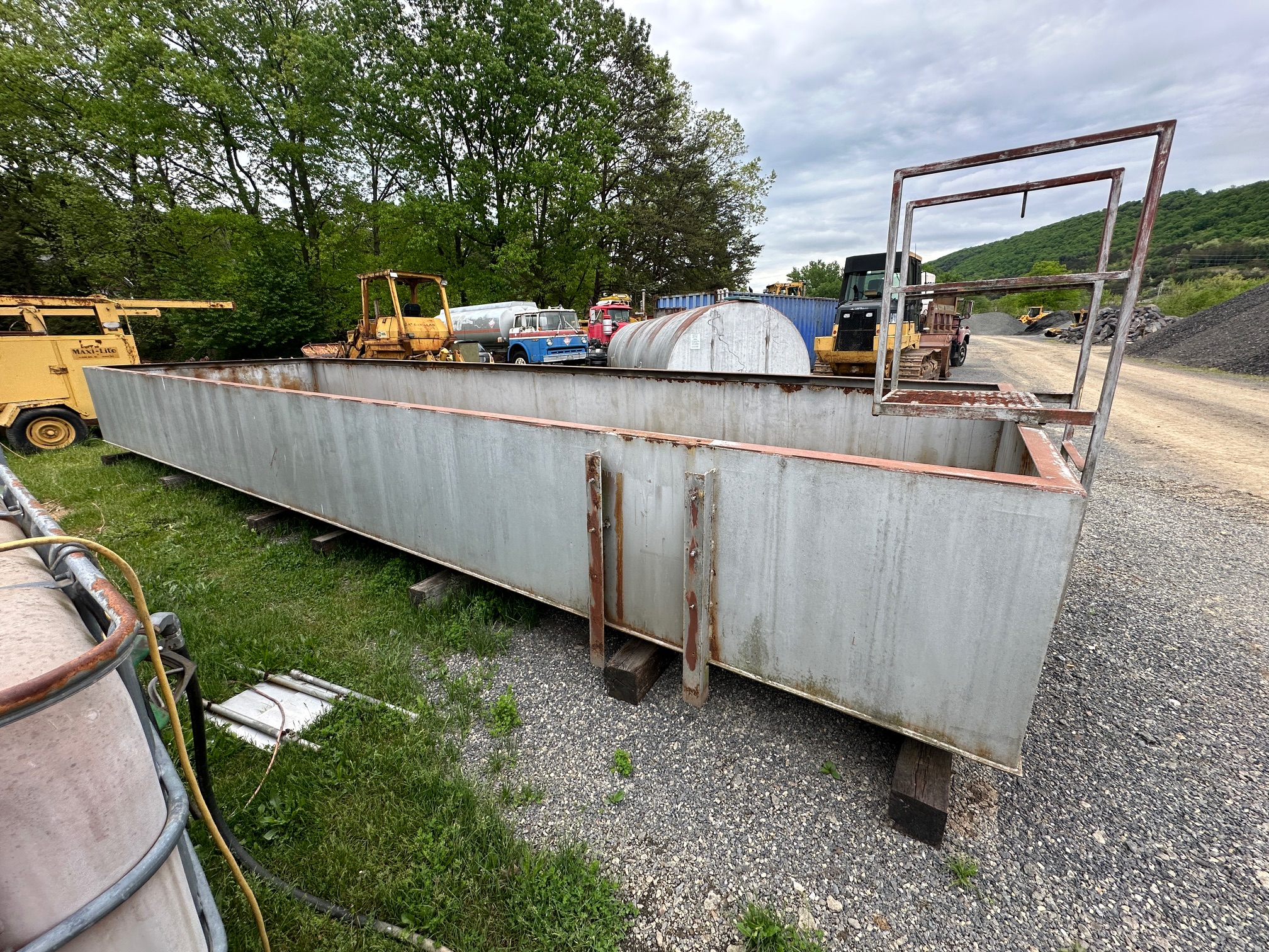 1999 CUSTOM BUILT 4,000ga Diesel TANK - view 12 of 19