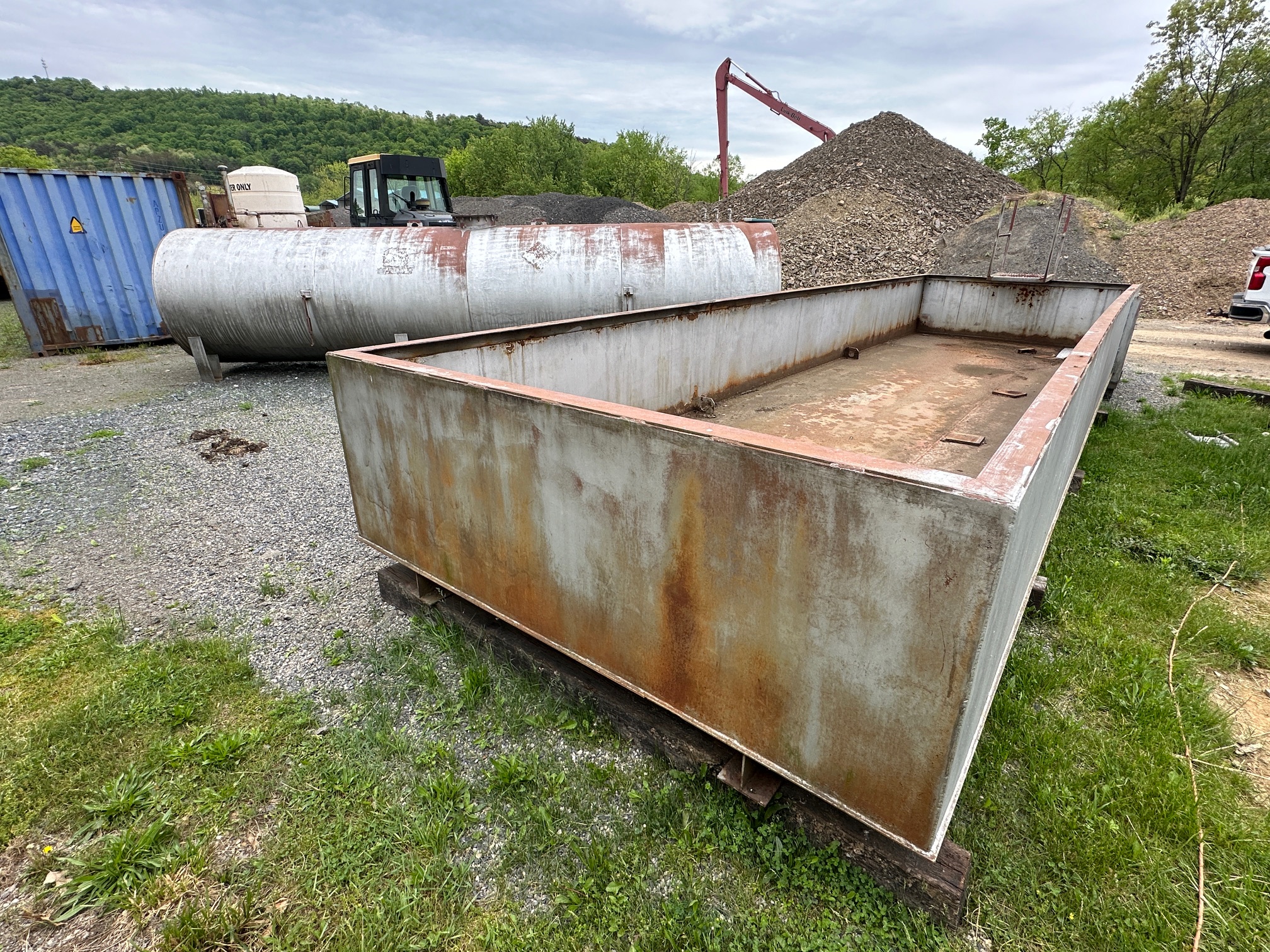 1999 CUSTOM BUILT 4,000ga Diesel TANK - view 13 of 19