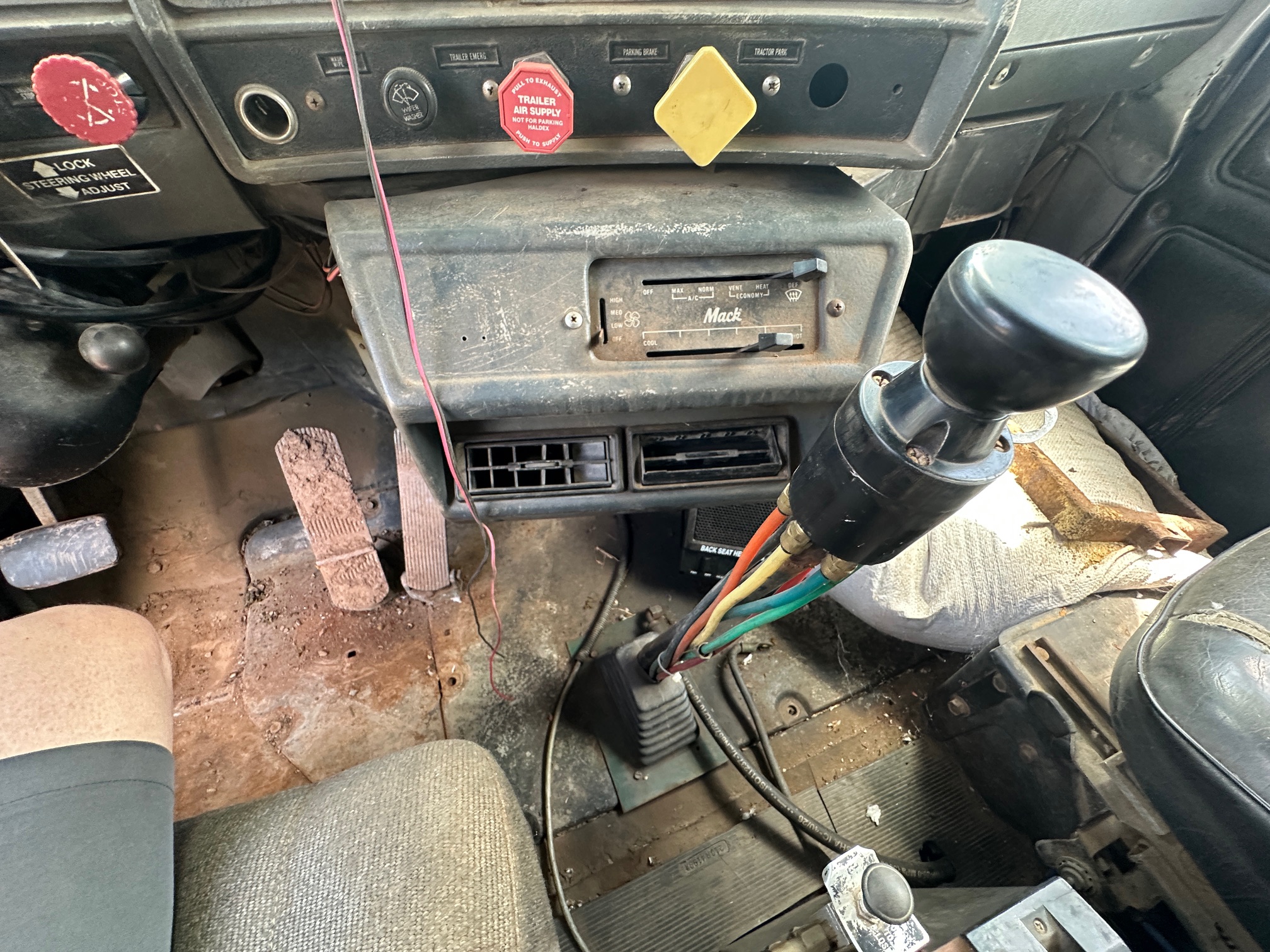 1990 MACK RB688S - view 18 of 47