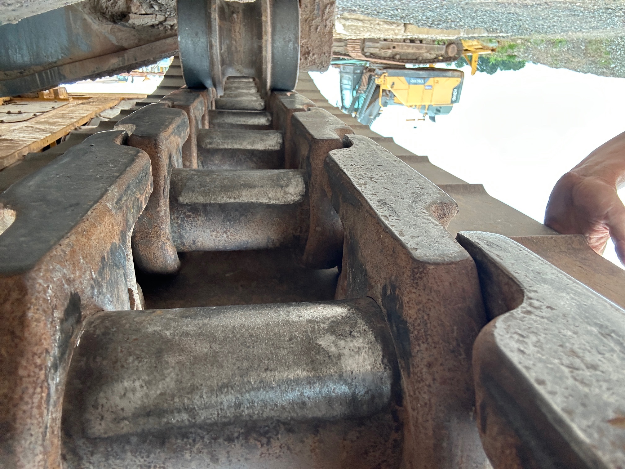 2023 DEERE 670P - Image 19