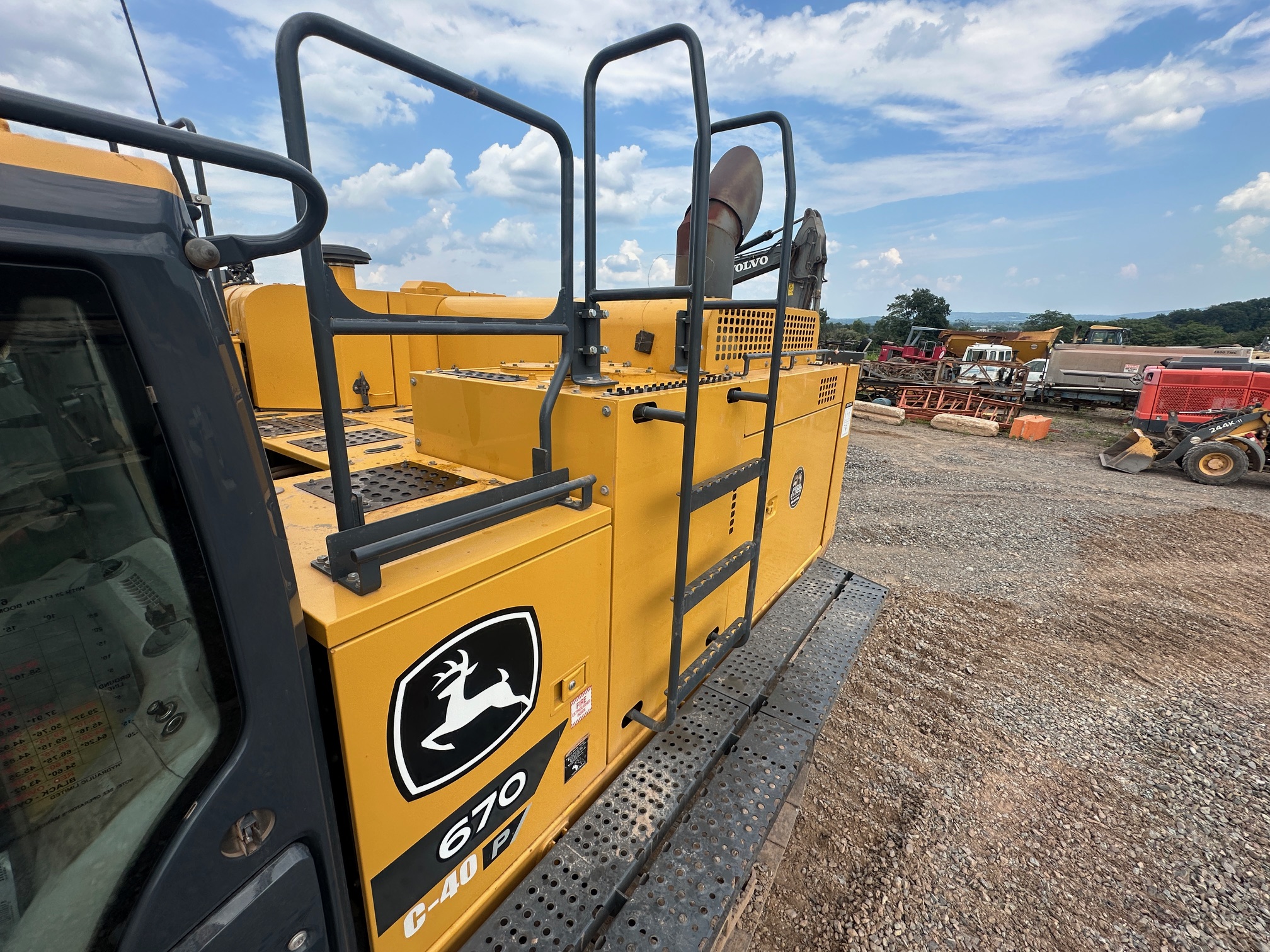 2023 DEERE 670P - Image 24