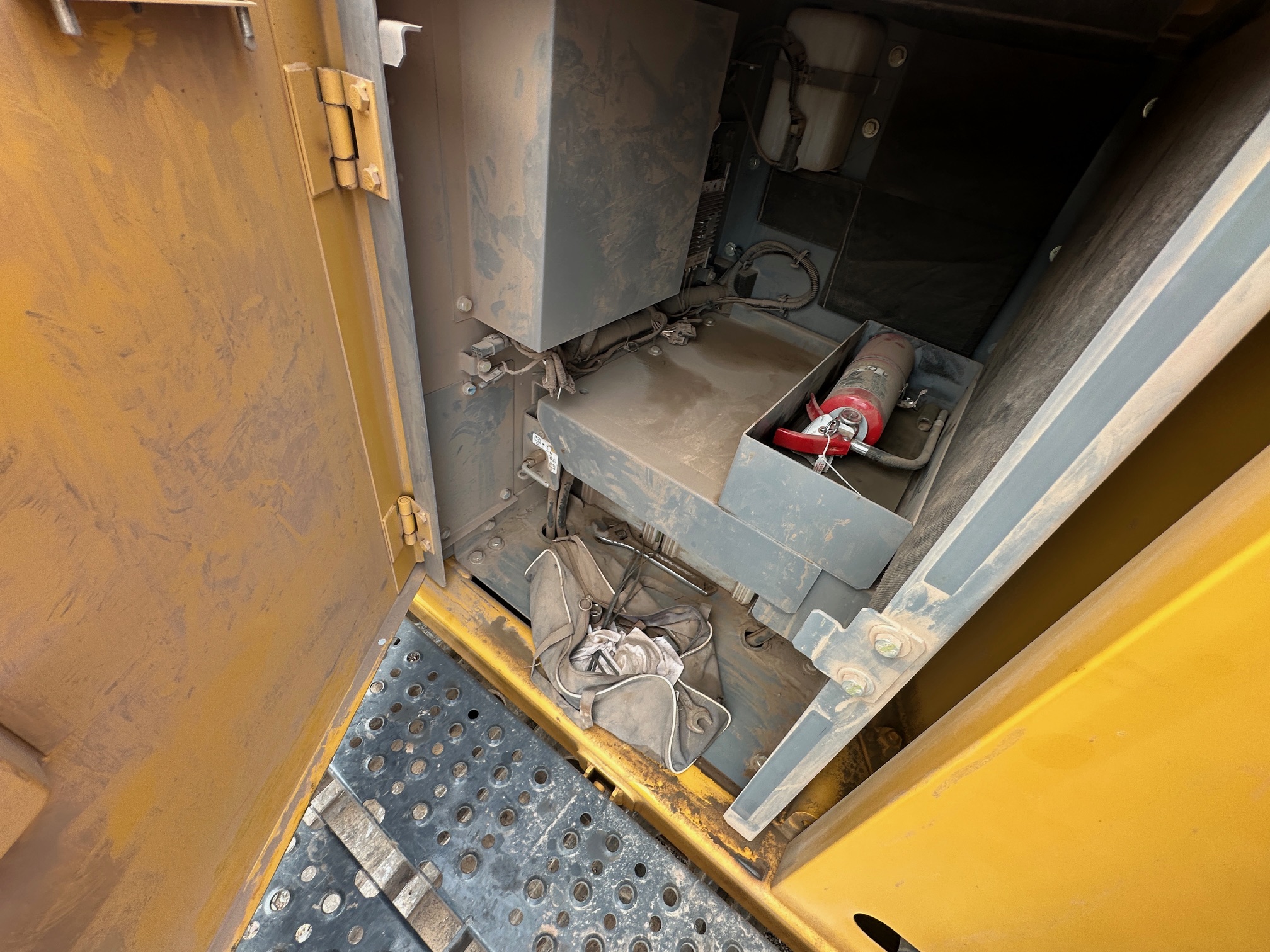 2023 DEERE 670P - Image 25