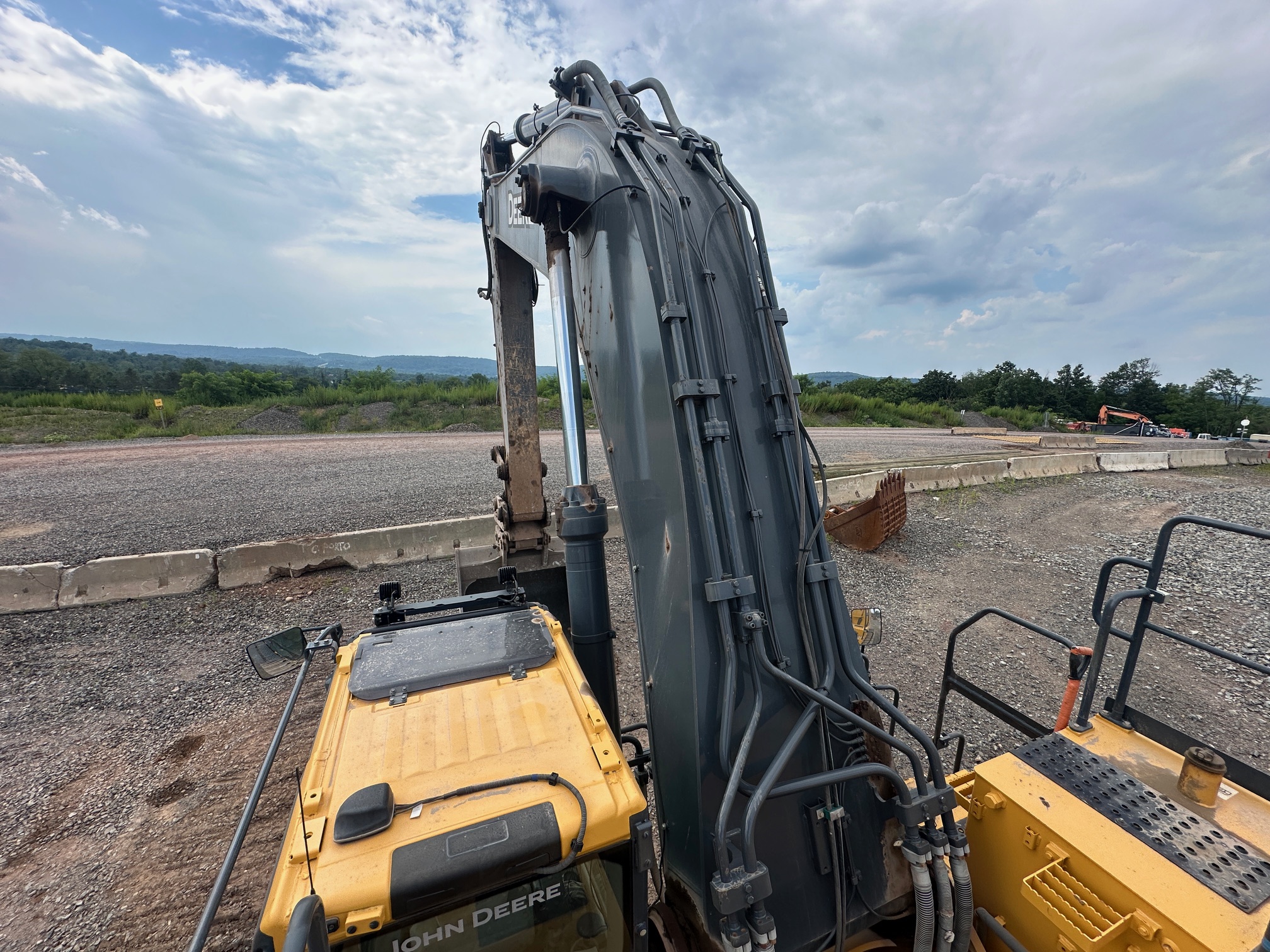 2023 DEERE 670P - Image 26