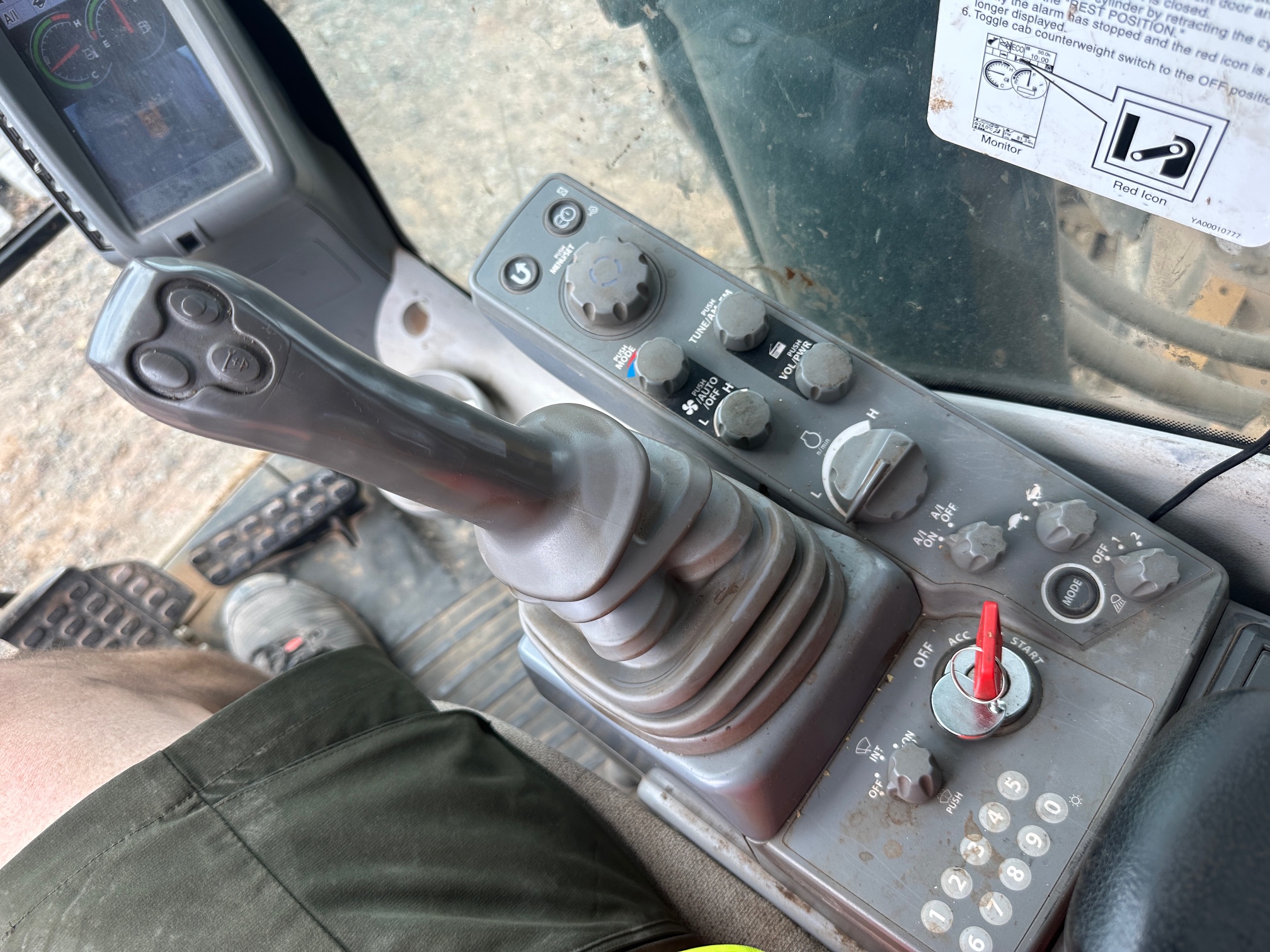 2023 DEERE 670P - Image 38