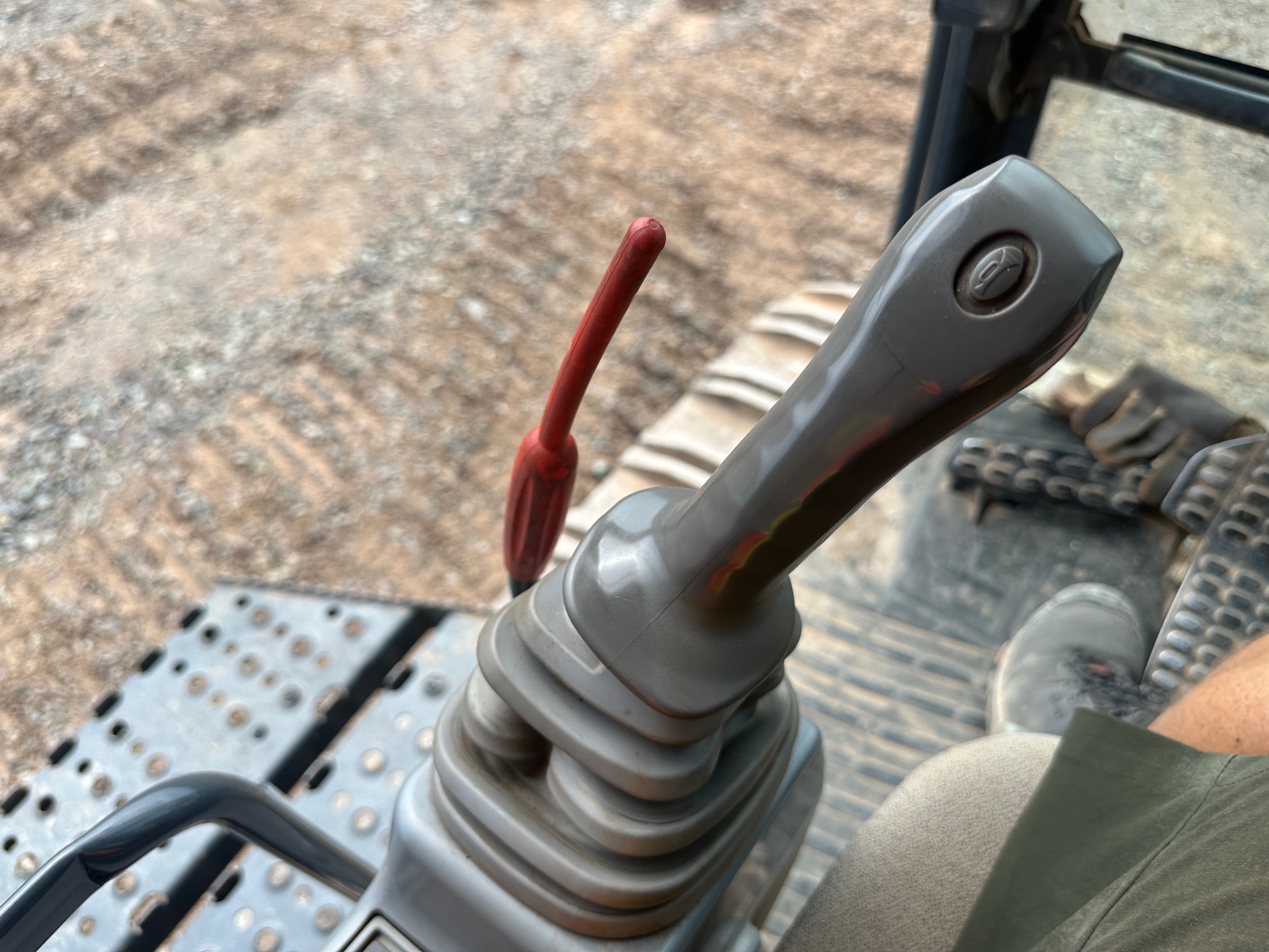 2023 DEERE 670P - Image 40