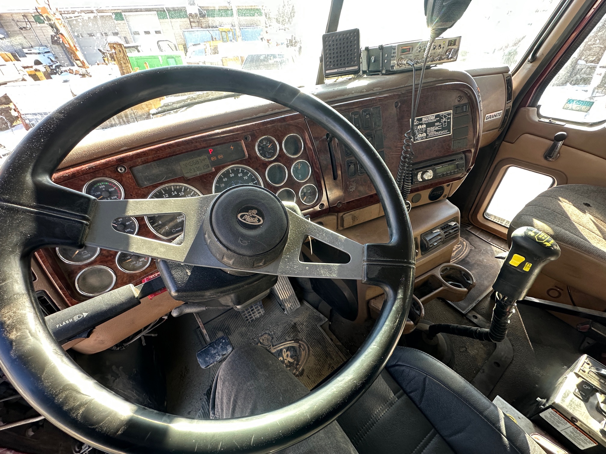 2005 MACK CV713 - Image 18