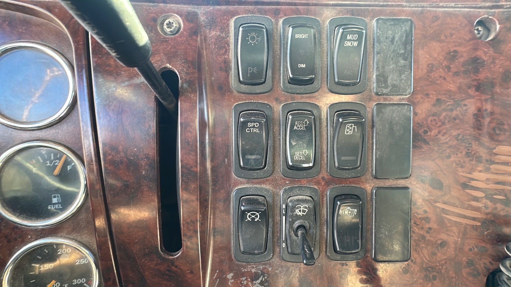 2005 MACK CV713 - Image 21