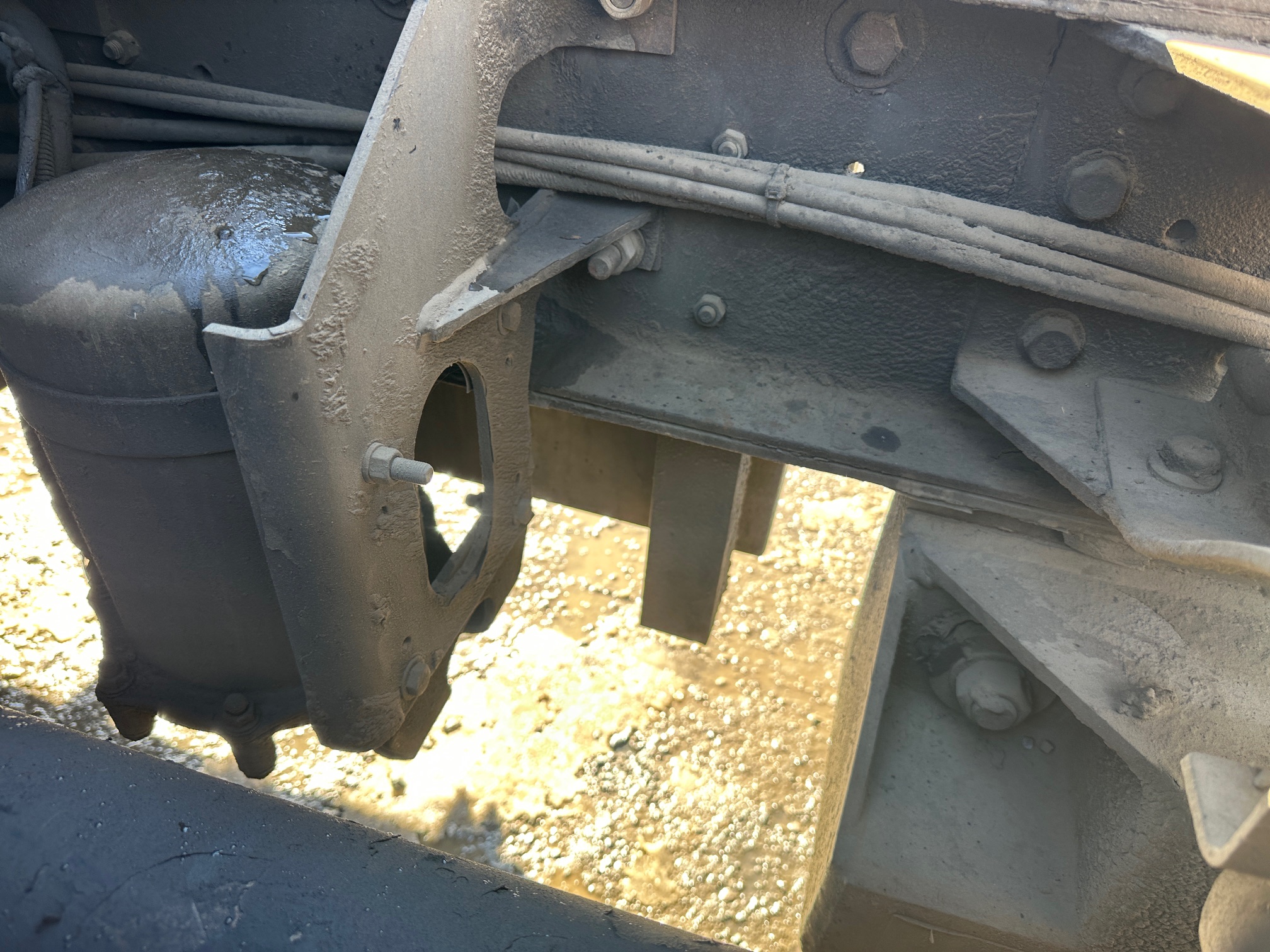 2005 MACK CV713 - Image 32