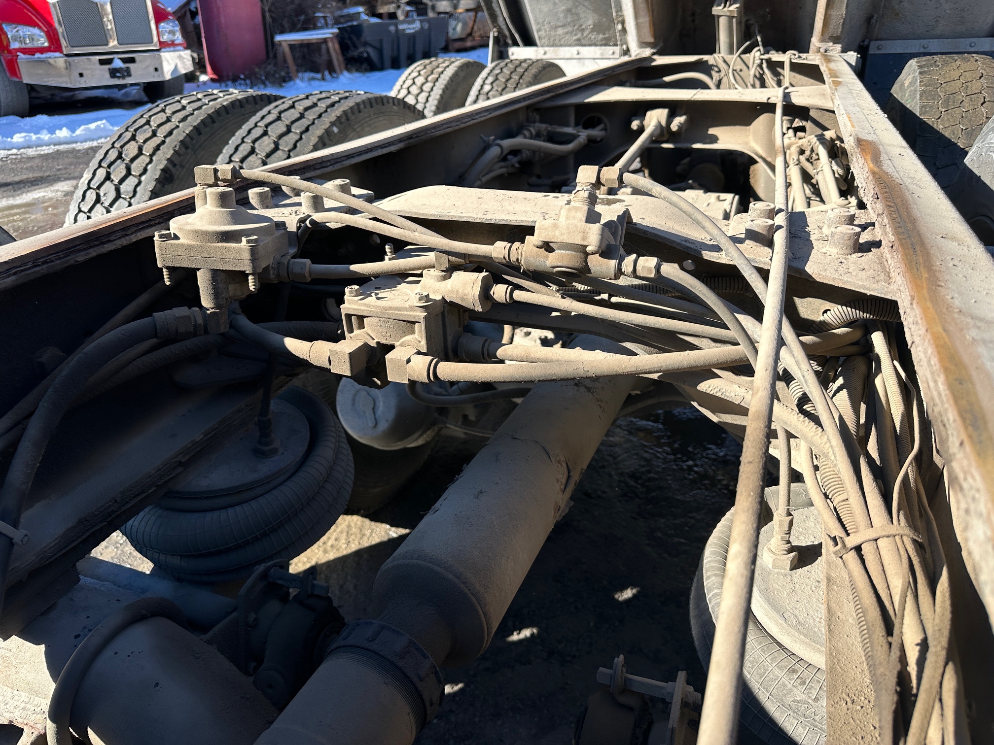 2005 MACK CV713 - Image 33