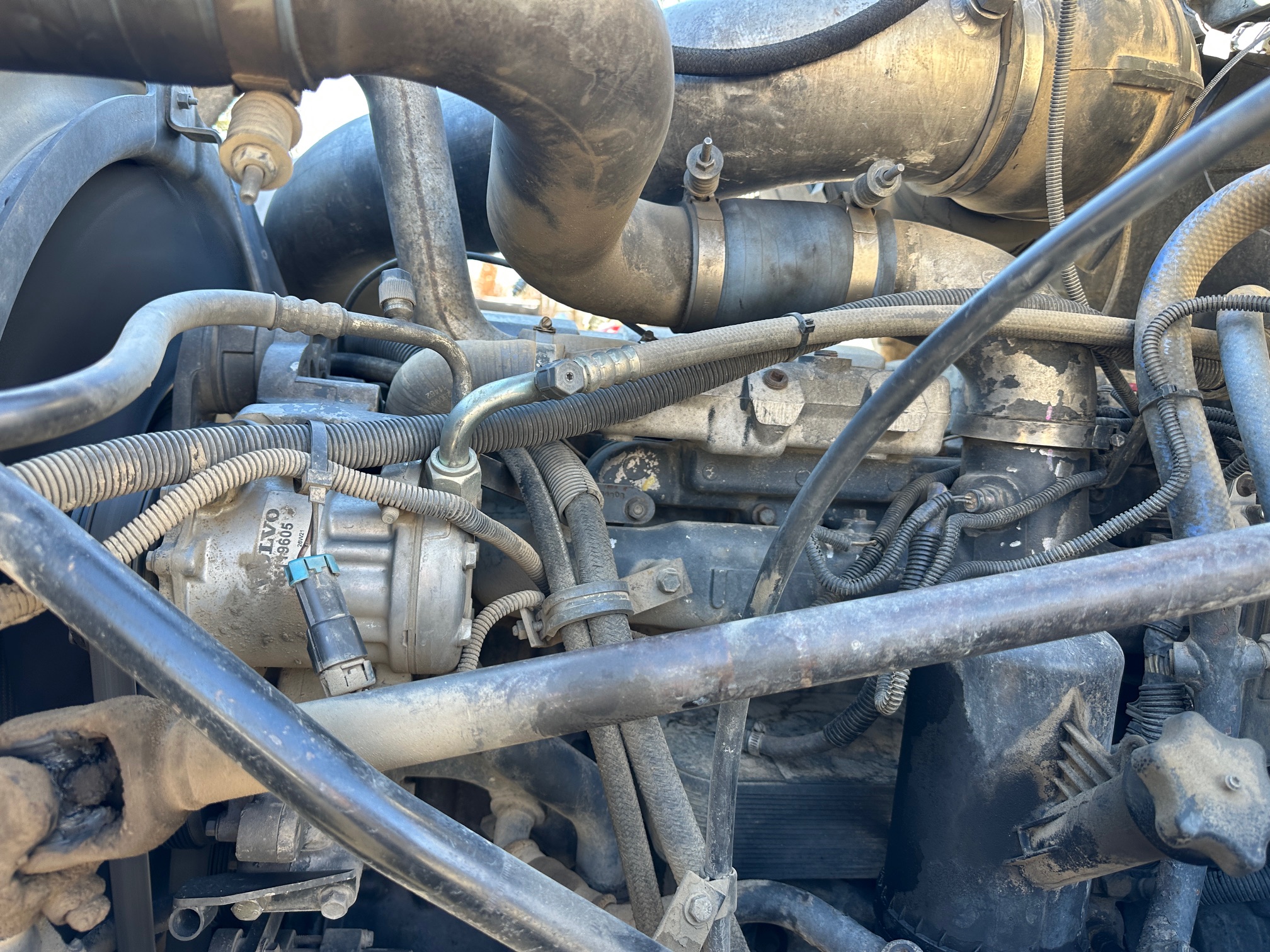 2005 MACK CV713 - Image 40