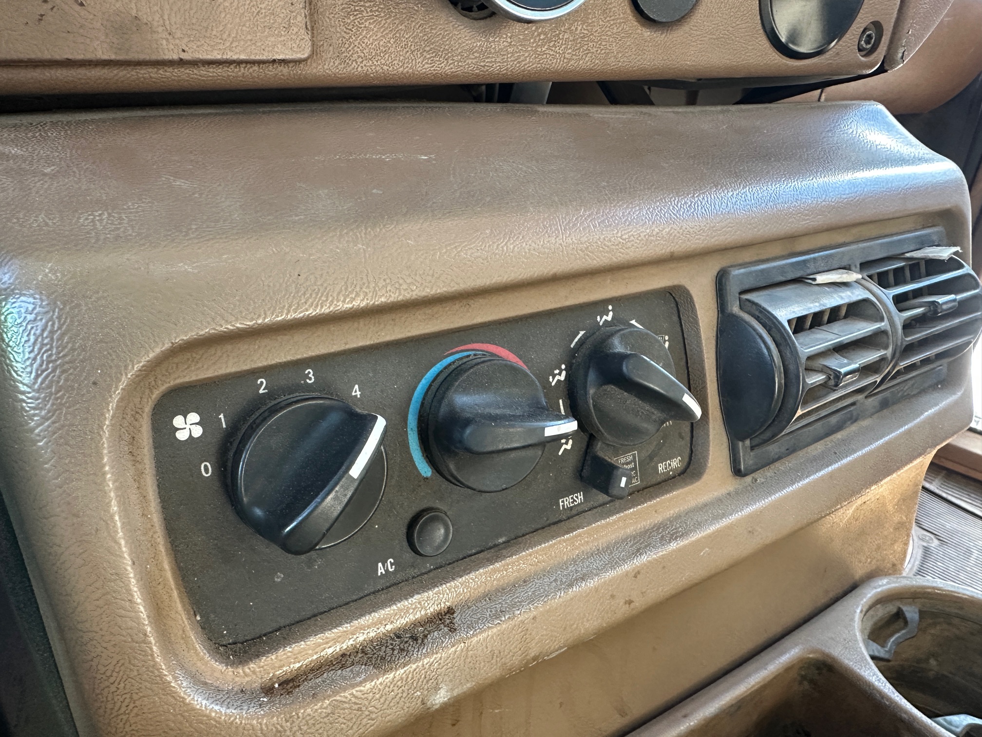 2005 MACK CV713 - Image 45