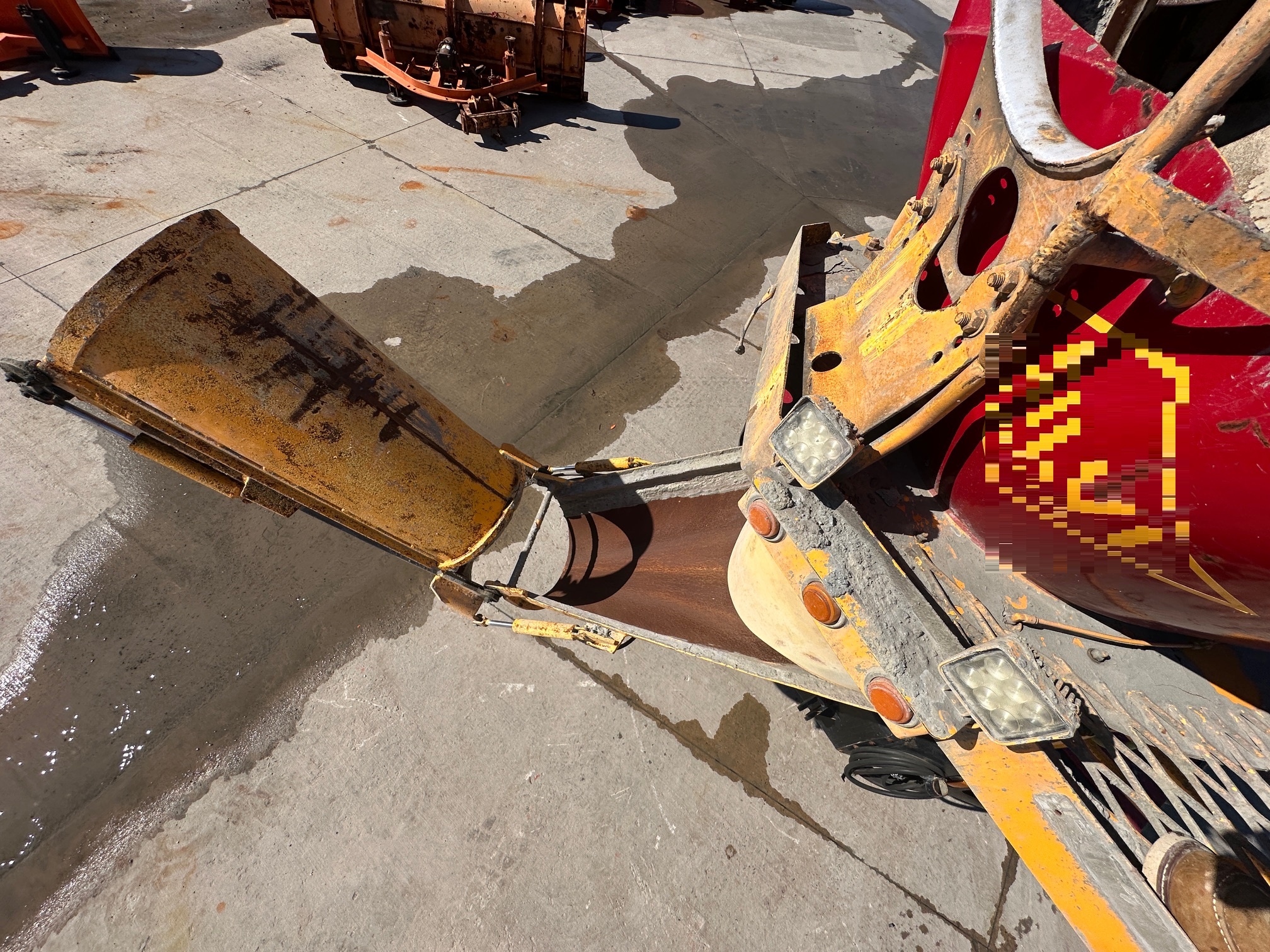 2016 PHOENIX Front Discharge Mixer - Image 9