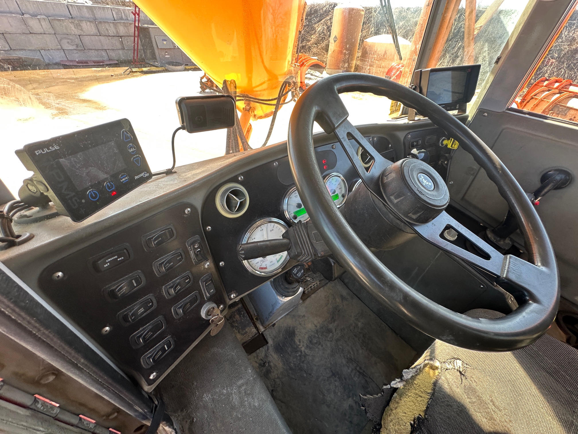 2016 PHOENIX Front Discharge Mixer - Image 15