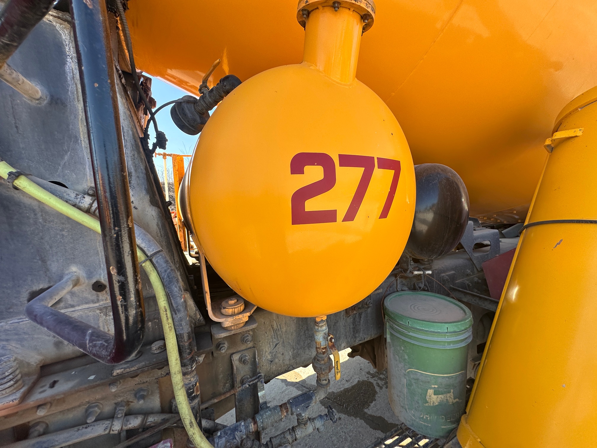 2016 PHOENIX Front Discharge Mixer - Image 29