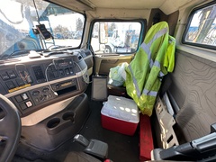 2013 VOLVO VAH66430 - Image 24