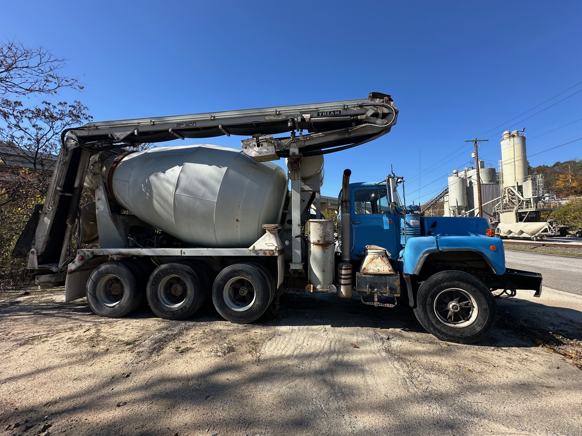 2000 MACK DM690S Conveyor