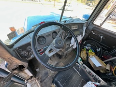 2000 MACK DM690S Conveyor - Image 12