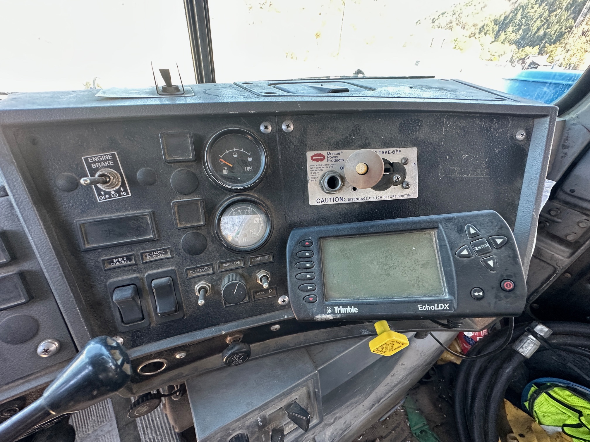 2000 MACK DM690S Conveyor - Image 15