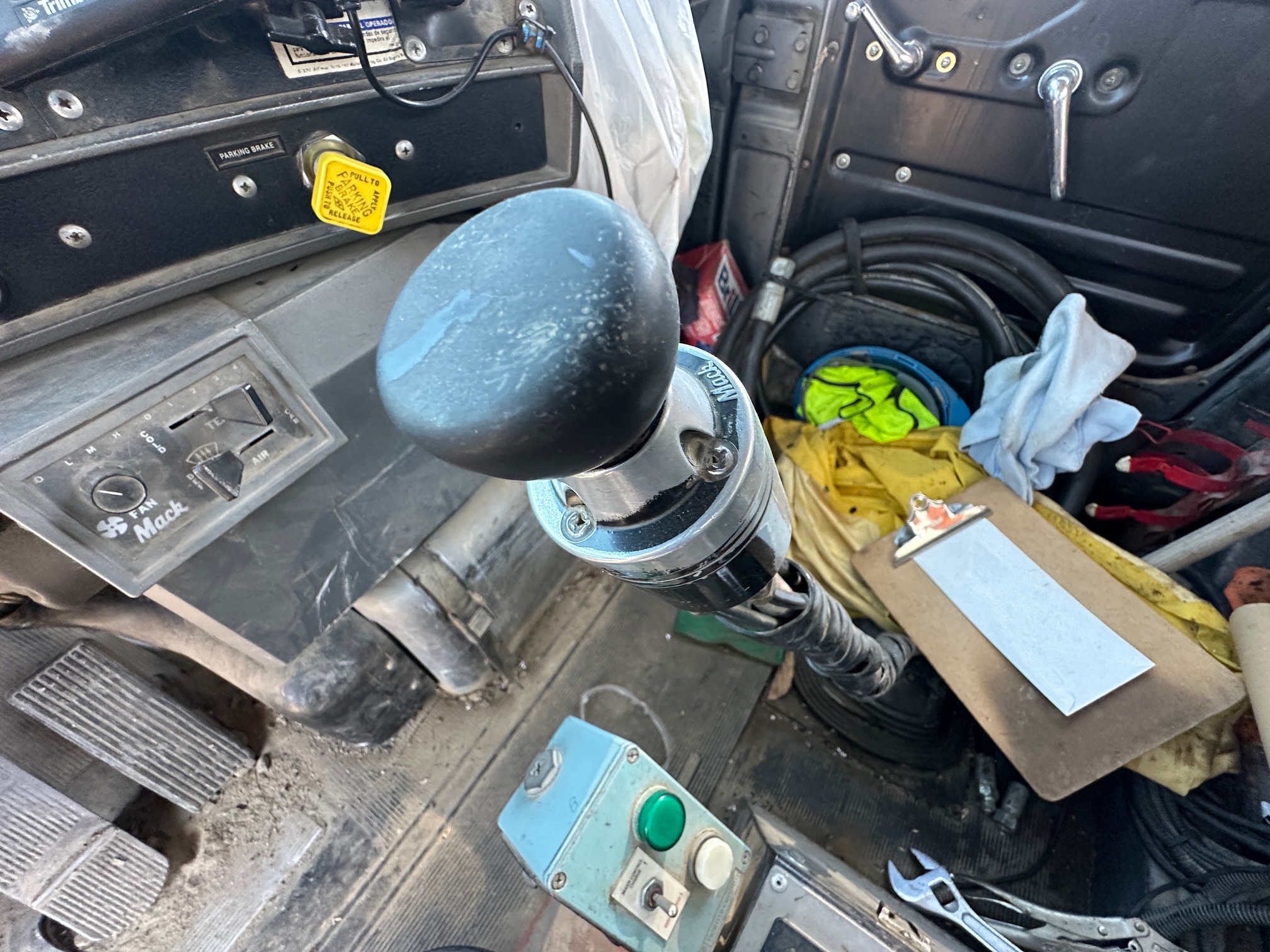 2000 MACK DM690S Conveyor - view 16 of 43