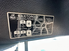 2000 MACK DM690S Conveyor - Image 17