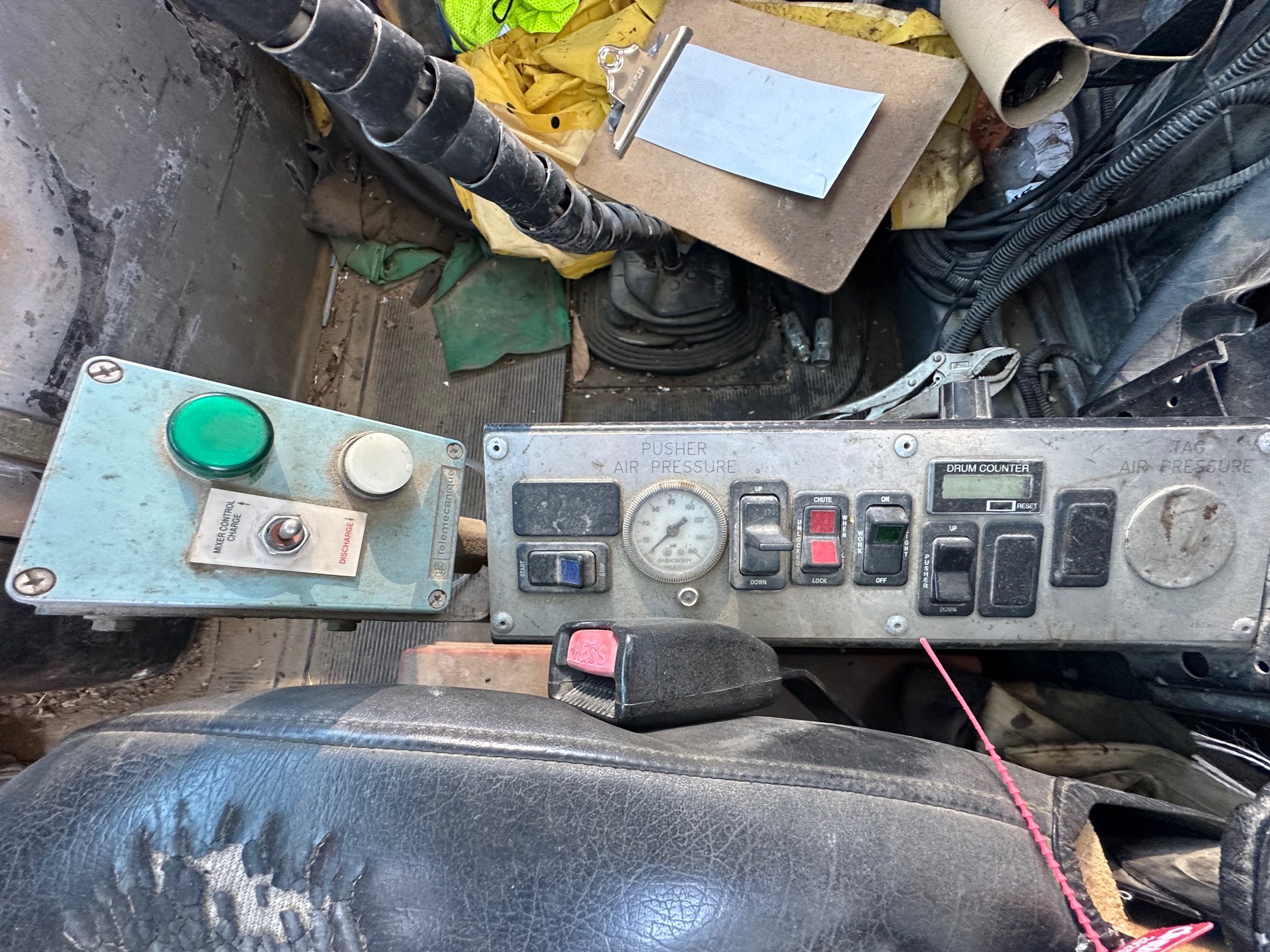 2000 MACK DM690S Conveyor - view 18 of 43