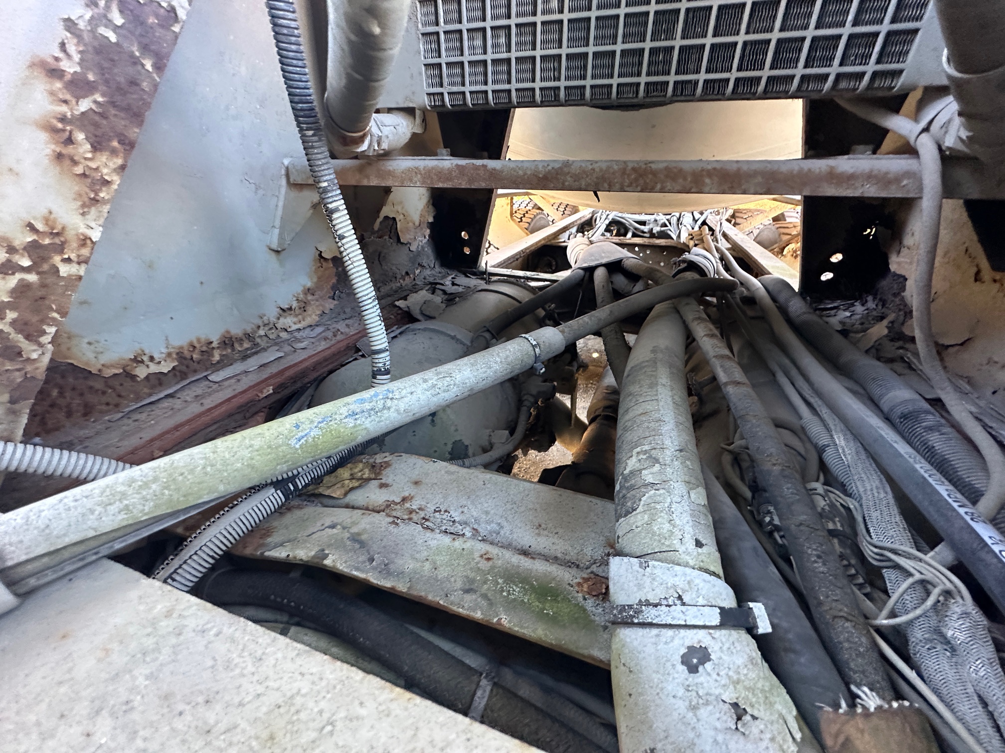 2000 MACK DM690S Conveyor - view 20 of 43