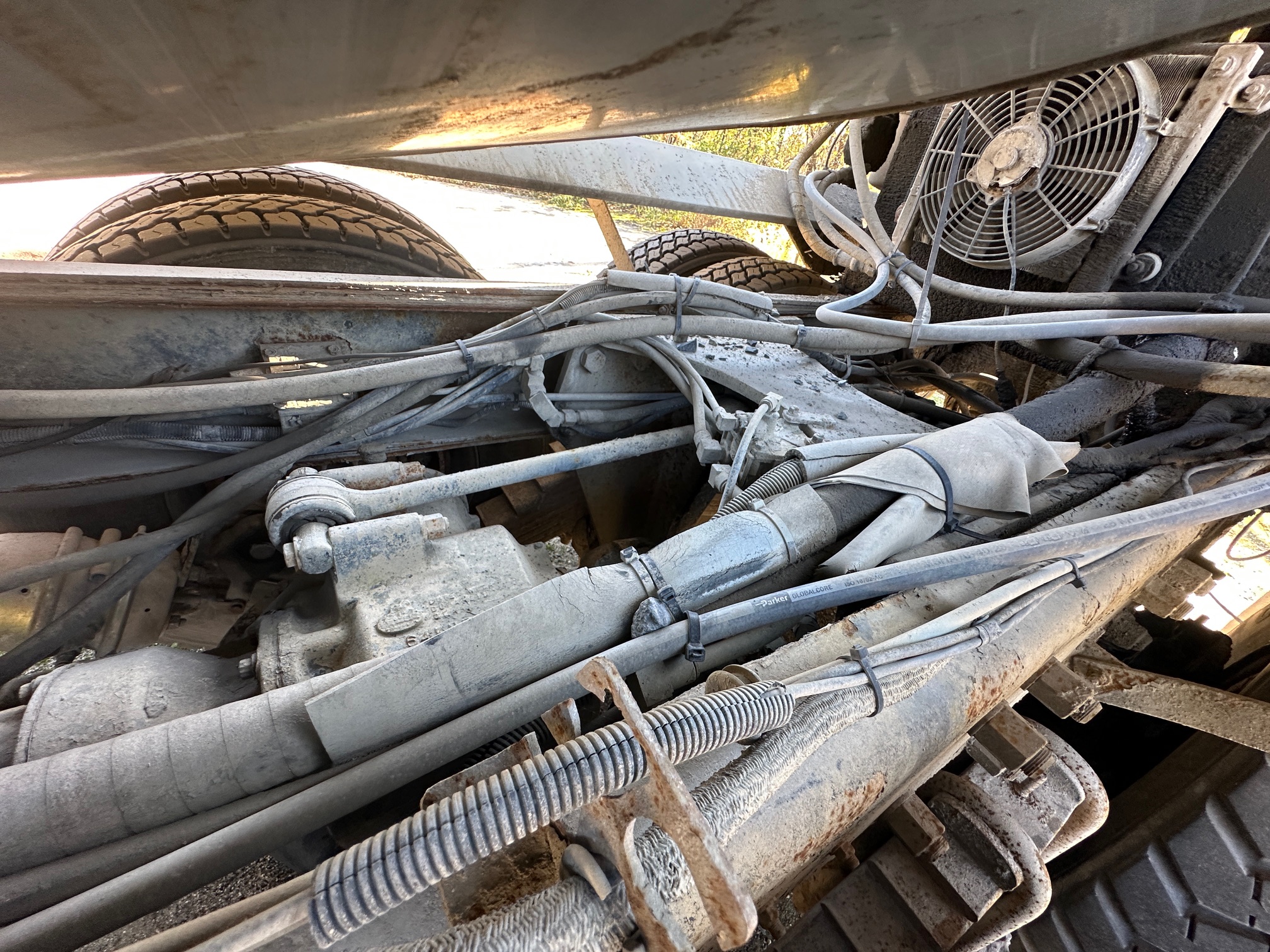 2000 MACK DM690S Conveyor - Image 23