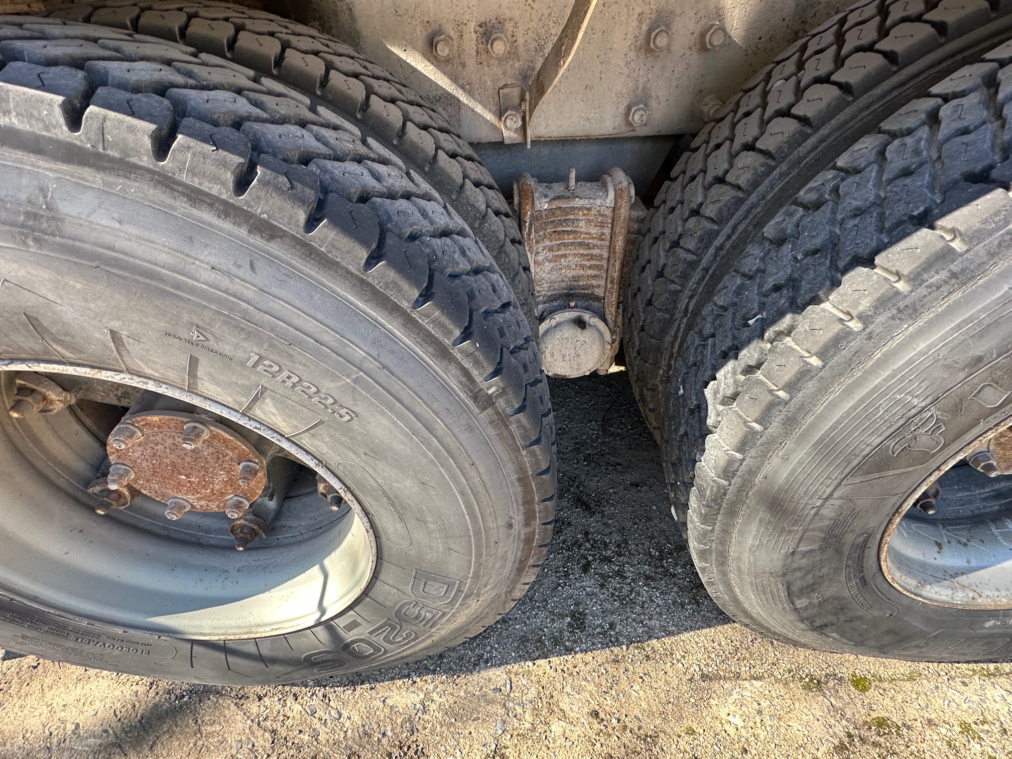 2000 MACK DM690S Conveyor - Image 26