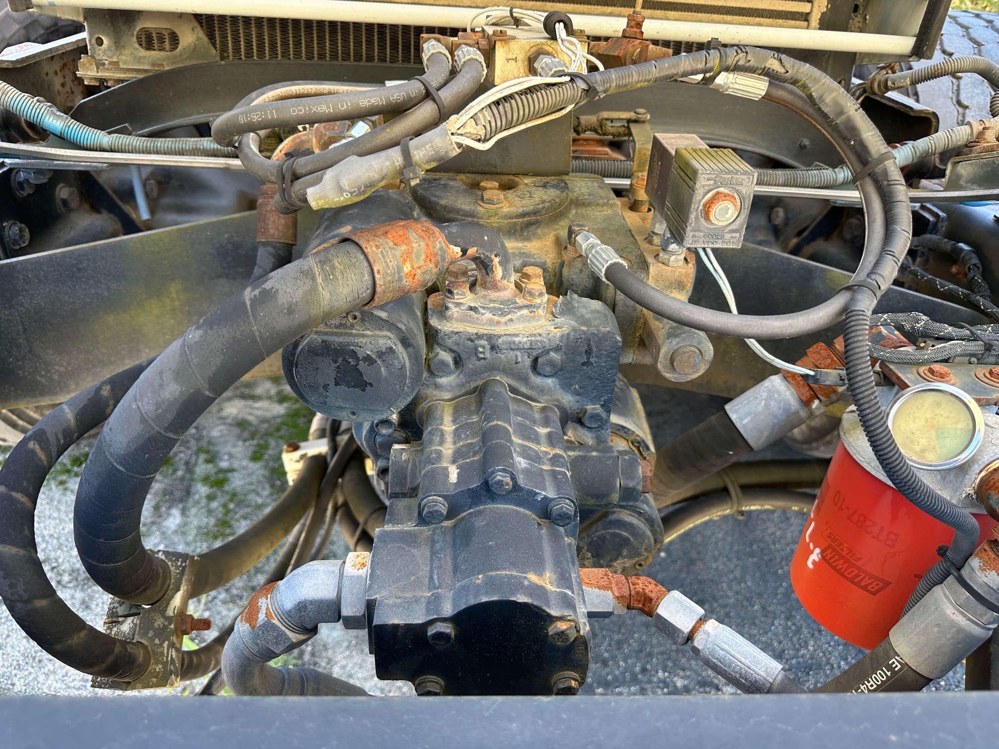 2000 MACK DM690S Conveyor - Image 35