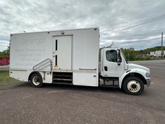 2007 FREIGHTLINER M2 Business Class - Image 2