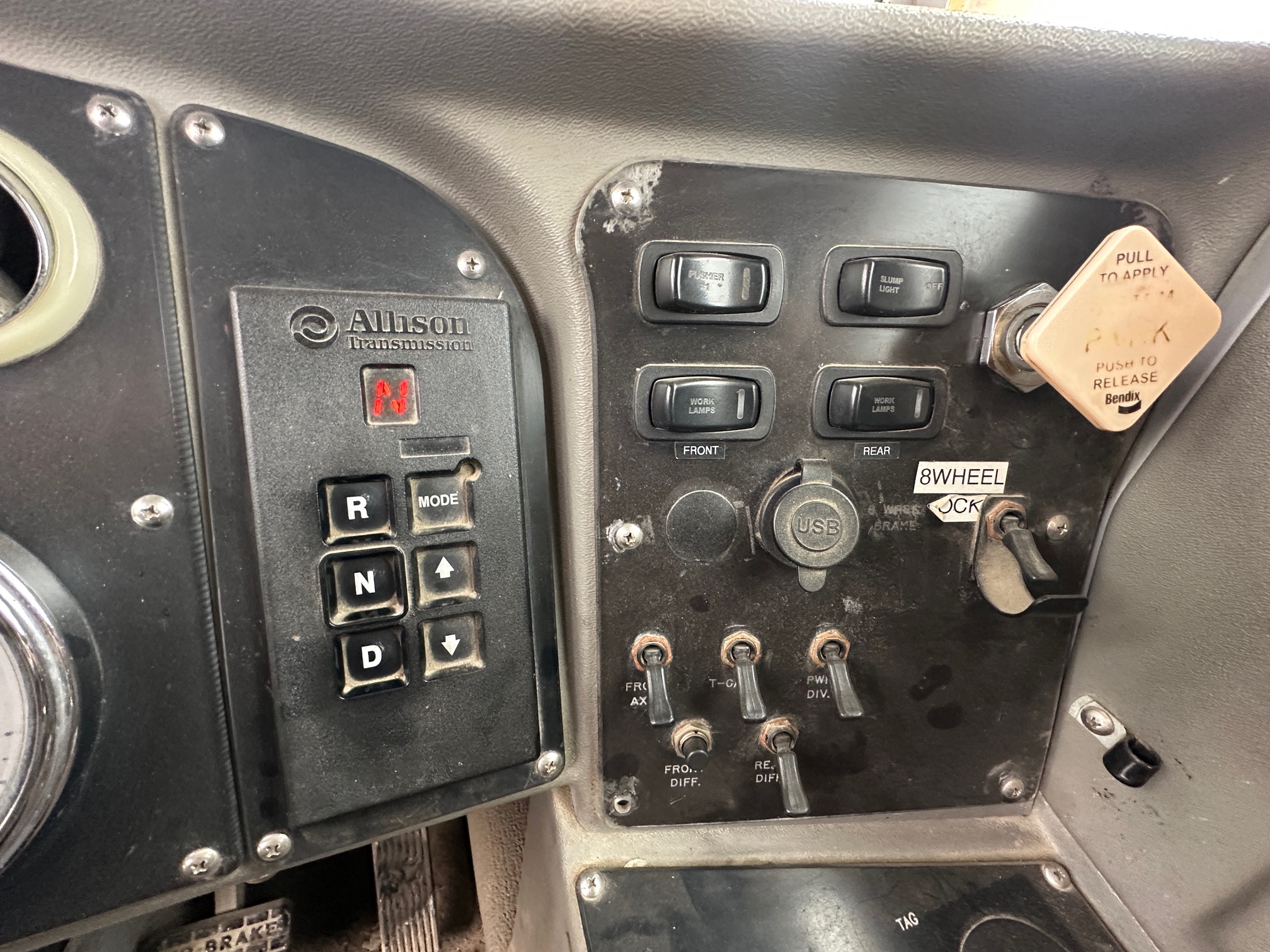 2019 PHOENIX Front Discharge Mixer - Image 42