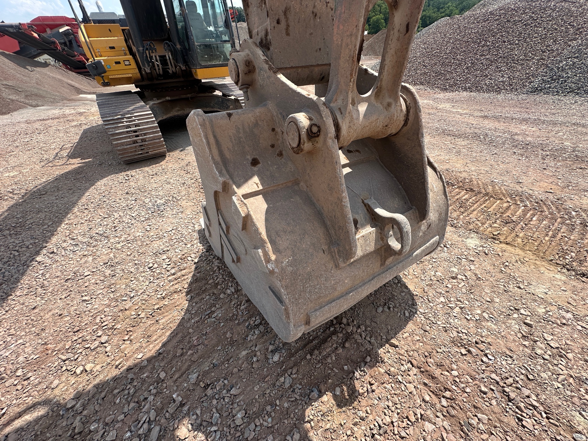 2018 DEERE 380G LC - Image 18