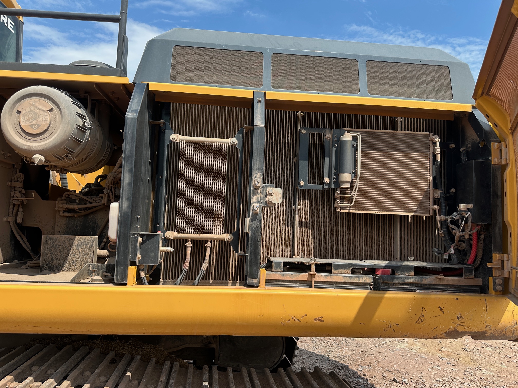 2018 DEERE 380G LC - Image 26