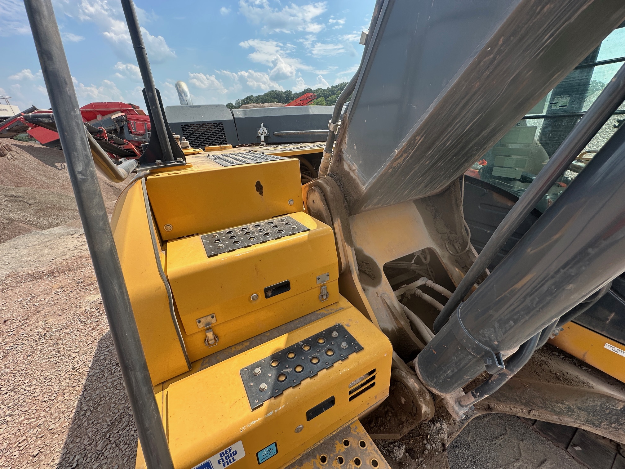 2018 DEERE 380G LC - Image 27