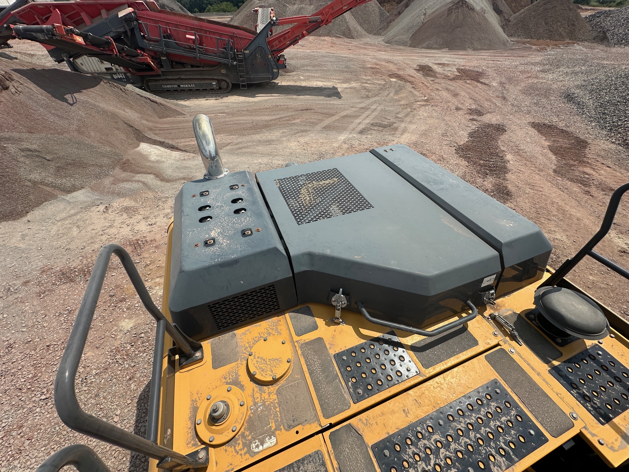 2018 DEERE 380G LC - Image 29