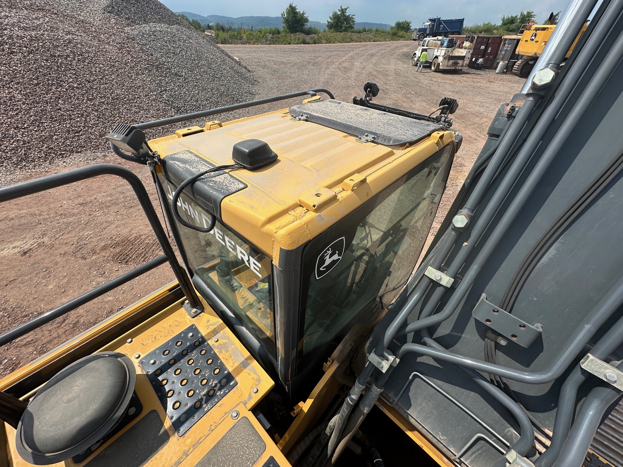 2018 DEERE 380G LC - Image 31