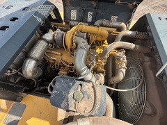 2018 DEERE 380G LC - Image 32