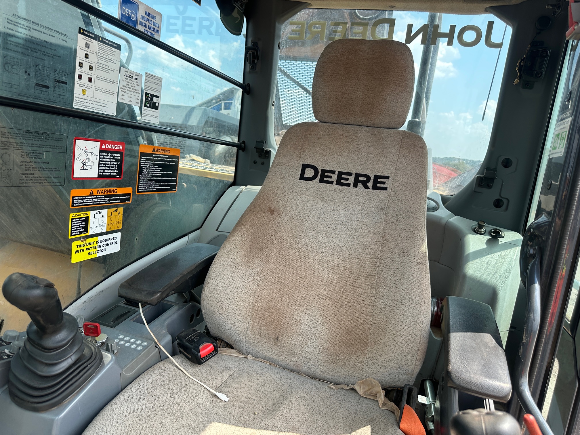 2018 DEERE 380G LC - Image 37
