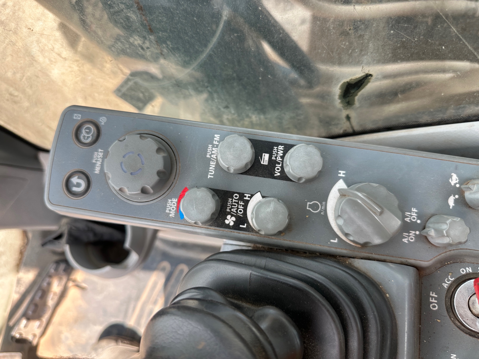 2018 DEERE 380G LC - Image 42