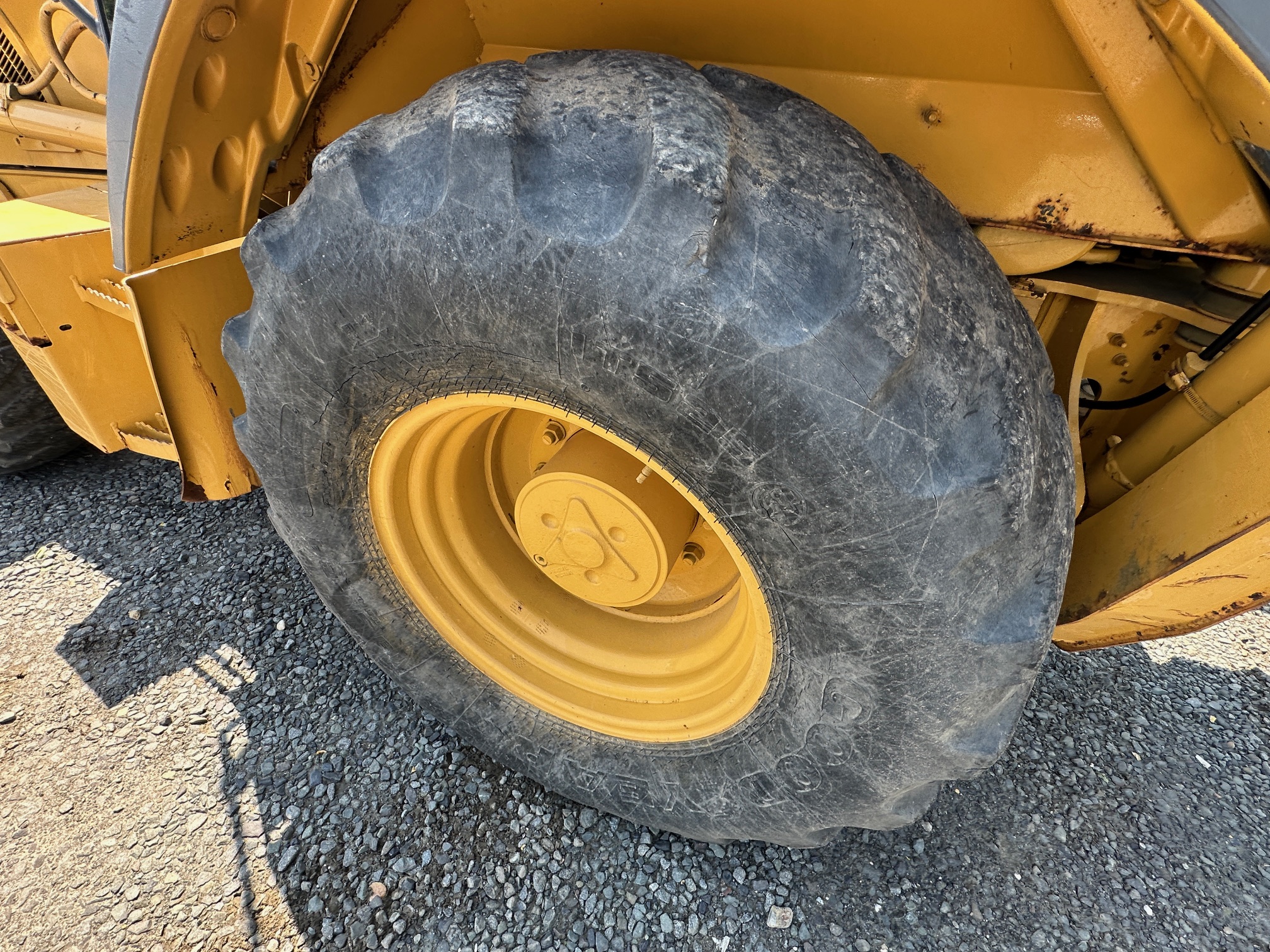 2011 DEERE 310J - Image 19