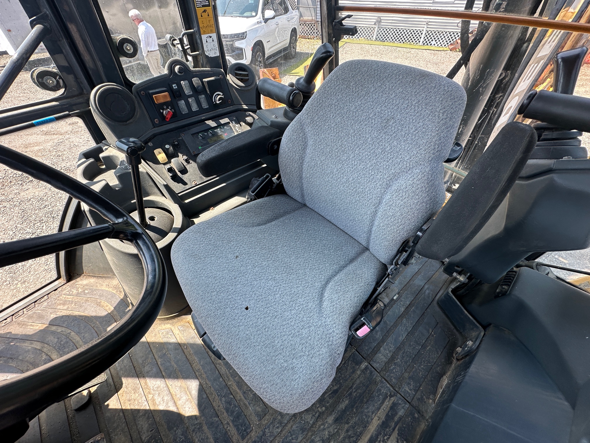 2011 DEERE 310J - Image 32